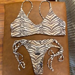 Boys and arrows bikini size medium